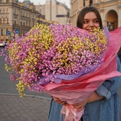 Ямайское облако: объёмный букет розовой и лимонной гипсофилы Ямайское облако: объёмный букет розовой и лимонной гипсофилы