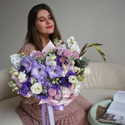 Букет «Римские Элегии: интерьерная композиция в лилово-розовых тонах» Букет «Римские Элегии: интерьерная композиция в лилово-розовых тонах»