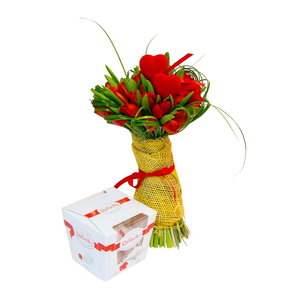 Tulipa. Valentine - красные тюльпаны в упаковке с сердечками. по цене 6793  ₽ - купить в RoseMarkt с доставкой по Санкт-Петербургу