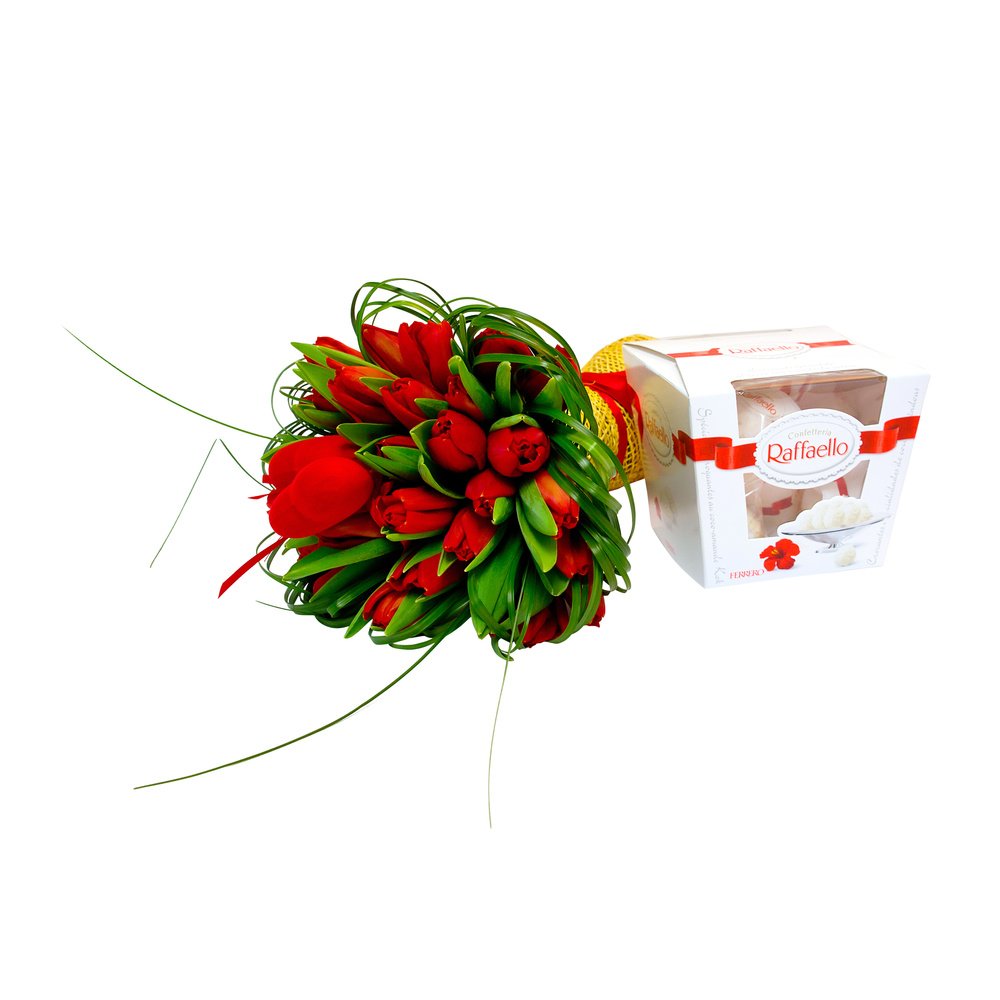 Tulipa. Valentine - красные тюльпаны в упаковке с сердечками. по цене 6793  ₽ - купить в RoseMarkt с доставкой по Санкт-Петербургу