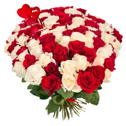 Букет «101 красная и белая роза с сердцами» Букет «101 красная и белая роза с сердцами»