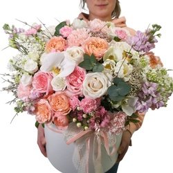 Букет «Боска: цветы в шляпной коробке» Букет «Боска: цветы в шляпной коробке»