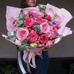 Букет «Принцесса Мононоке: розовые пионовидные розы, твидия и лизиантус» Букет «Принцесса Мононоке: розовые пионовидные розы, твидия и лизиантус»