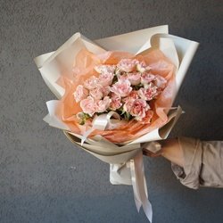 Букет «Кустовые розы недорого: нежная фактура и лёгкий цветочный аромат» Букет «Кустовые розы недорого: нежная фактура и лёгкий цветочный аромат»