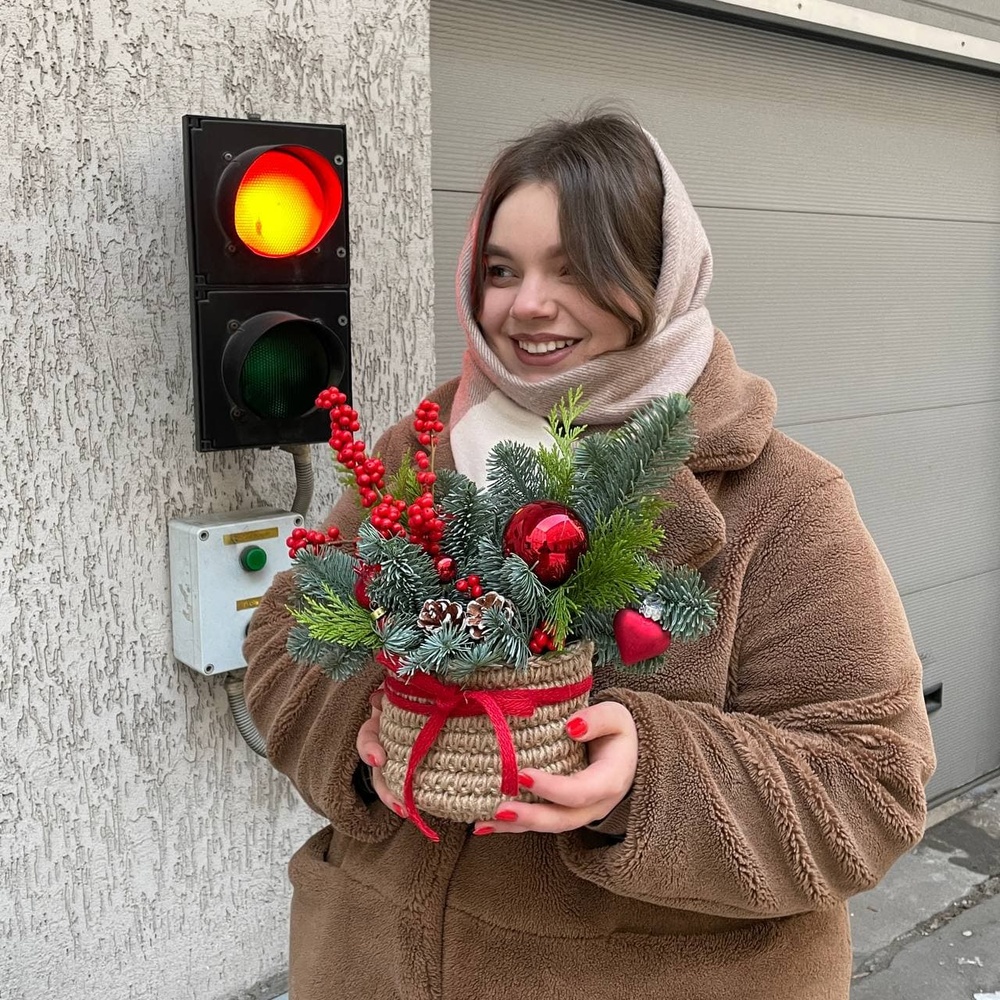 Праздник к нам приходит по цене 4677 ₽ - купить в RoseMarkt с доставкой по  Санкт-Петербургу