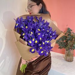Букет Блю Кюрасао: букет из 25 синих ирисов Букет Блю Кюрасао: букет из 25 синих ирисов