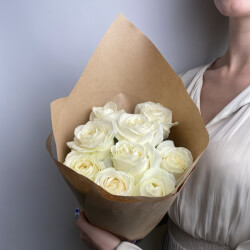 Букет «Свежих 9 белых роз в крафте» Букет «Свежих 9 белых роз в крафте»