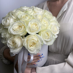 Букет «Принцесса Лебедь: 41 белая роза в шляпной коробке» Букет «Принцесса Лебедь: 41 белая роза в шляпной коробке»