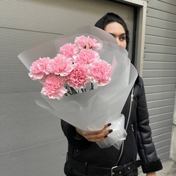 Букет «Кассиопея: 9 фактурных гвоздик» Букет «Кассиопея: 9 фактурных гвоздик»