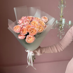 Огни святого Эльма: букет из пионовидной розы Огни святого Эльма: букет из пионовидной розы