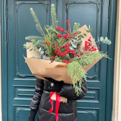 Букет «Хвойный микс: нобилис, еловые ветки и ягоды илекса» Букет «Хвойный микс: нобилис, еловые ветки и ягоды илекса»