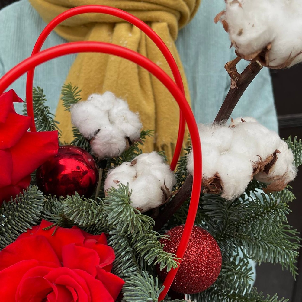 Какие подарочные букеты на Новый год собирают флористы «Зверобоя»