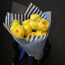 Яркое воспоминание: букет-комплимент из желтых пионовидных роз Яркое воспоминание: букет-комплимент из желтых пионовидных роз