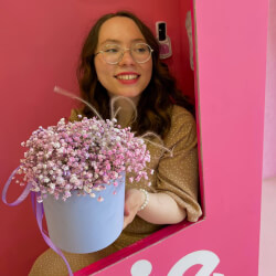 Букет «Май литтл пони: шляпная коробка с гипсофилой» Букет «Май литтл пони: шляпная коробка с гипсофилой»