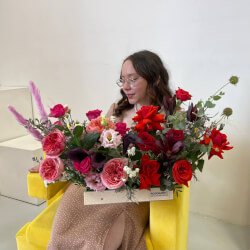 Букет «Время любить: яркая композиция с пионовидными розами» Букет «Время любить: яркая композиция с пионовидными розами»