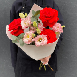 Букет «Ред Делишес: французские розы и эустома » Букет «Ред Делишес: французские розы и эустома »