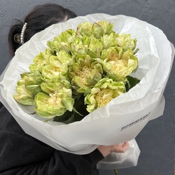 Букет «Букет из 11 стойких роз Вегги + аквабокс и коробка-переноска » Букет «Букет из 11 стойких роз Вегги + аквабокс и коробка-переноска »