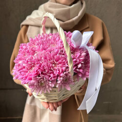 Букет «Для мамы: корзина с сиреневой хризантемой» Букет «Для мамы: корзина с сиреневой хризантемой»