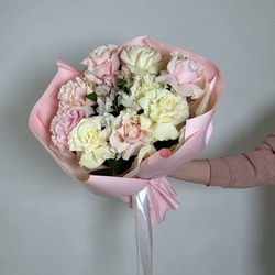 Букет «Букет «Родные объятия: французская роза + аквабокс и коробка-переноска»» Букет «Букет «Родные объятия: французская роза + аквабокс и коробка-переноска»»