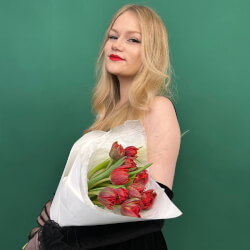 Букет «Марсала: 11 красных пионовидных тюльпанов» Букет «Марсала: 11 красных пионовидных тюльпанов»