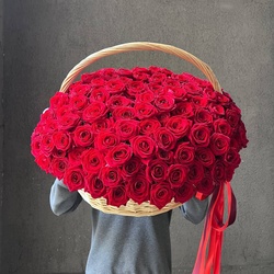 Букет «161 красная роза в корзине» Букет «161 красная роза в корзине»