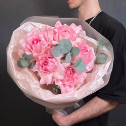 Букет «Розовое шампанское: французская роза Мандала + аквабокс и коробка-переноска» Букет «Розовое шампанское: французская роза Мандала + аквабокс и коробка-переноска»