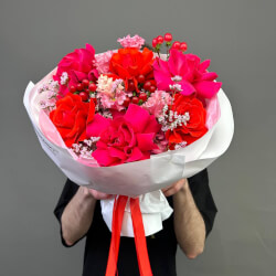 К тебе: букет из роз Пинк Флойд и Нина, аквабокс + коробка-переноска К тебе: букет из роз Пинк Флойд и Нина, аквабокс + коробка-переноска