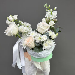 Букет «Морская любовь: вайт охара, маттиола и белый лизиантус» Букет «Морская любовь: вайт охара, маттиола и белый лизиантус»