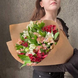 Альстромерия недорого: 15 цветков микс в букете Альстромерия недорого: 15 цветков микс в букете