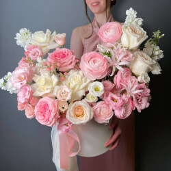 Букет «Боска: цветы в шляпной коробке за 38990» Букет «Боска: цветы в шляпной коробке за 38990»