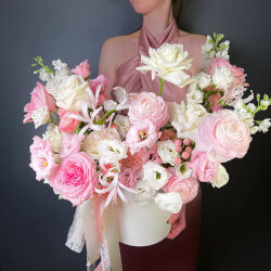 Букет «Боска: цветы в шляпной коробке за 26590» Букет «Боска: цветы в шляпной коробке за 26590»