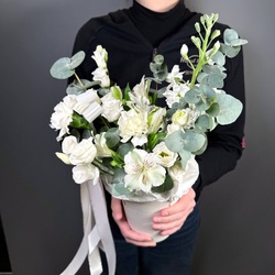 Букет «Шляпная Коробка Недели «Запахло весной»» Букет «Шляпная Коробка Недели «Запахло весной»»