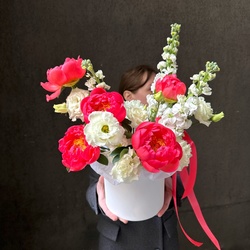 Букет «Шляпная Коробка Недели «Дитя заката»» Букет «Шляпная Коробка Недели «Дитя заката»»